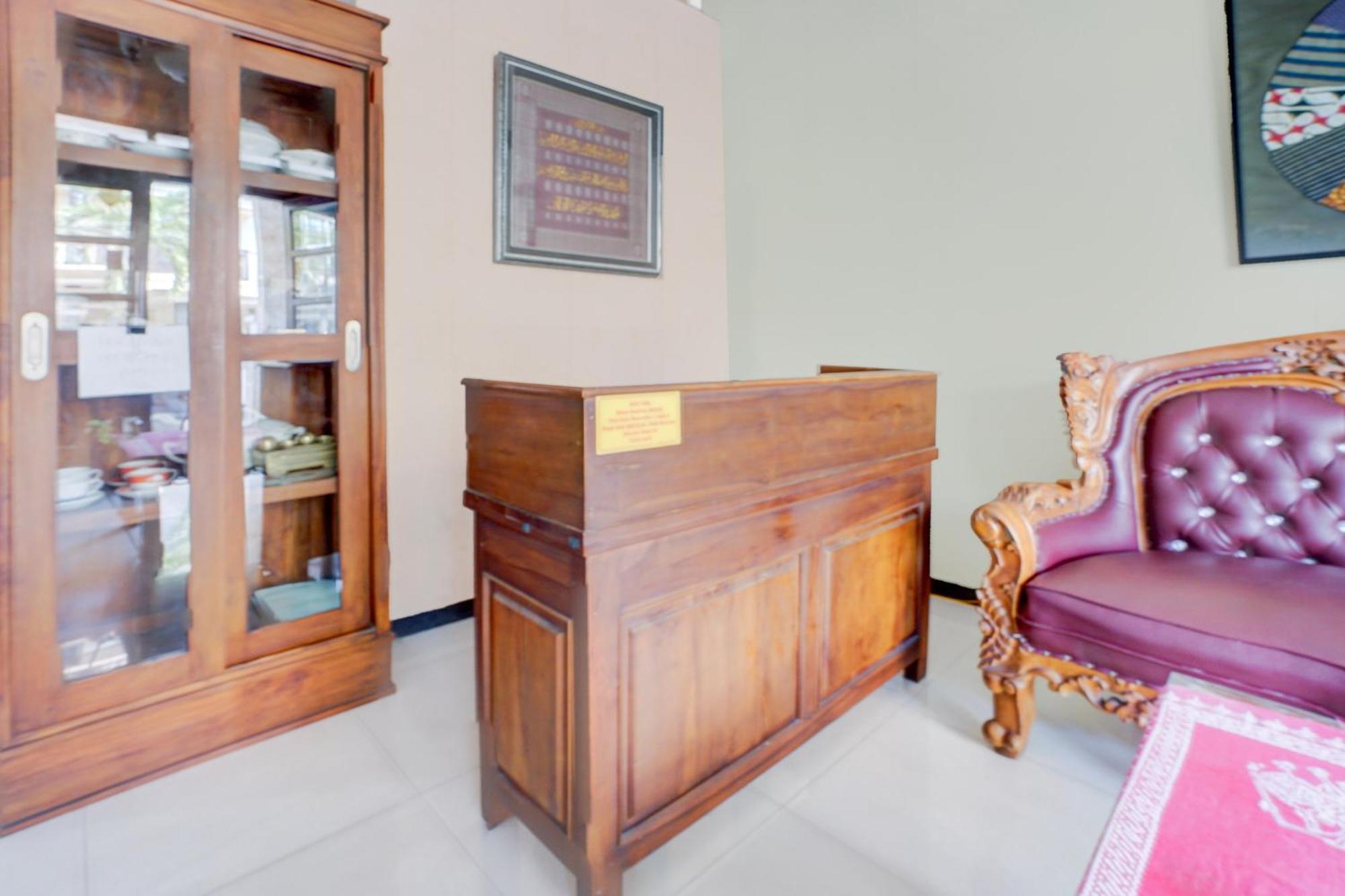 Oyo Life 93083 Nova Jaya 3 Homestay Syariah Lamongan Εξωτερικό φωτογραφία