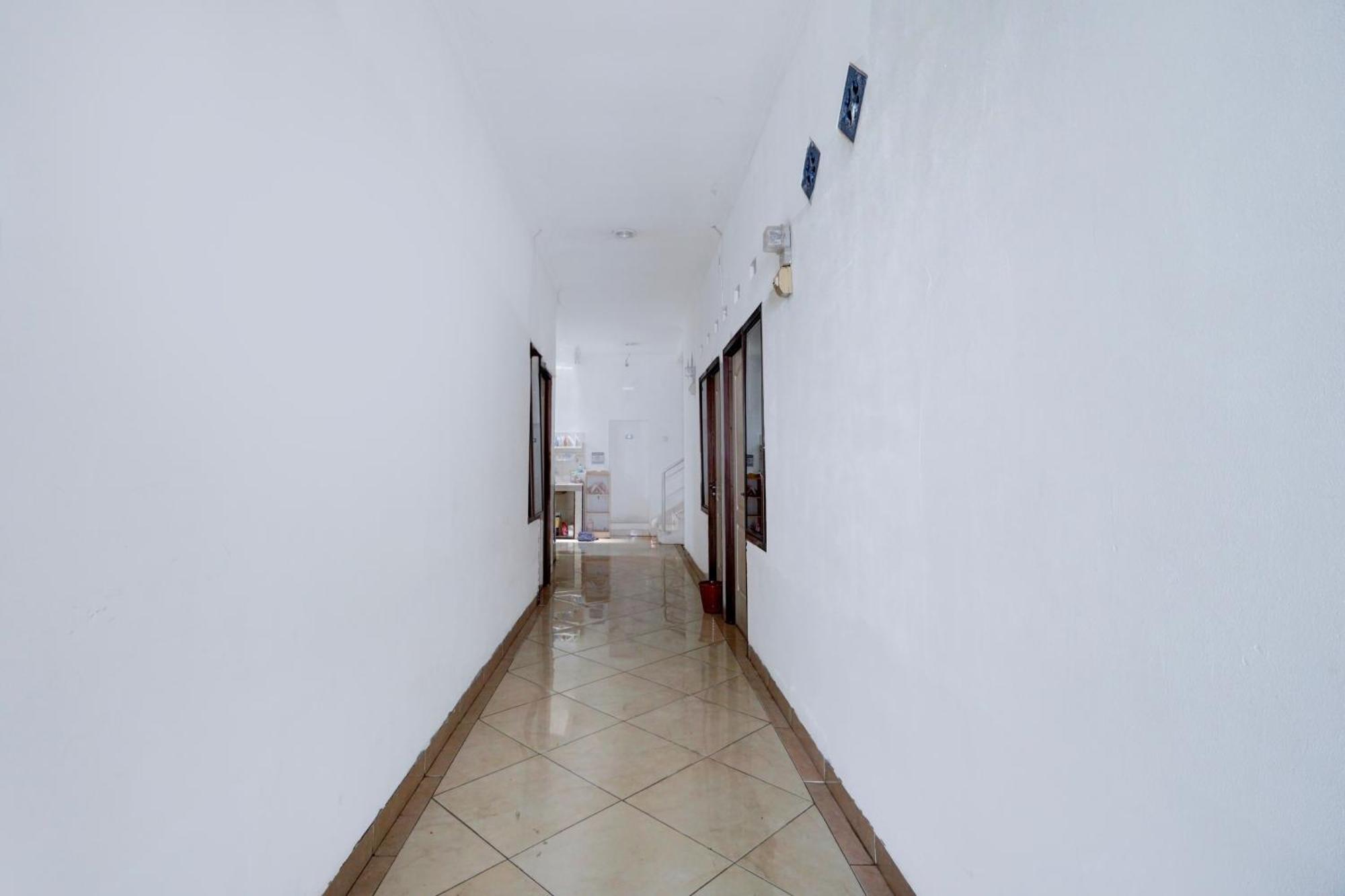Oyo Life 93083 Nova Jaya 3 Homestay Syariah Lamongan Εξωτερικό φωτογραφία