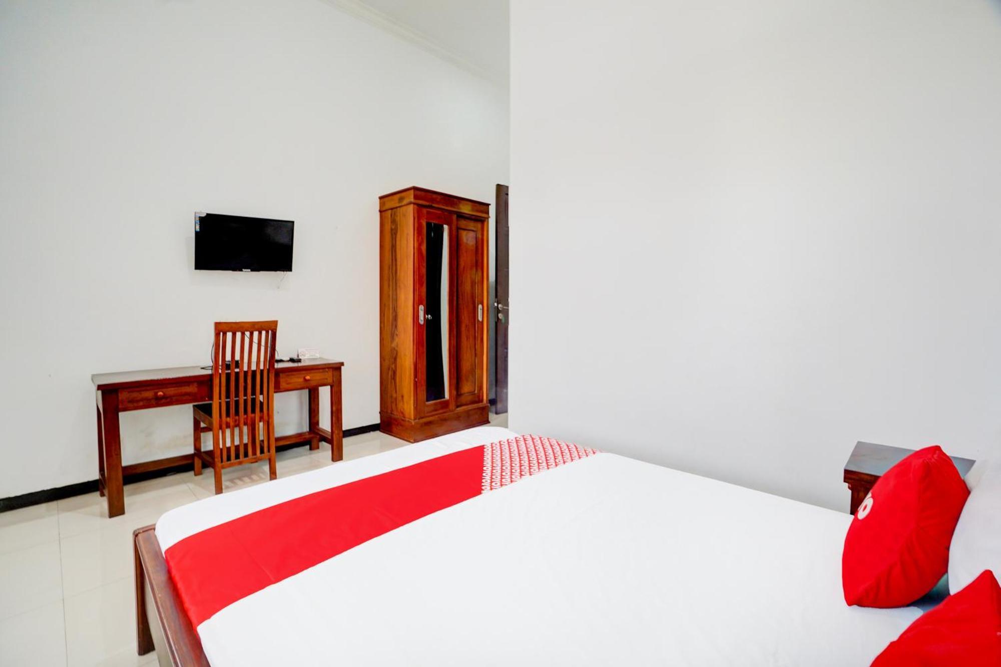 Oyo Life 93083 Nova Jaya 3 Homestay Syariah Lamongan Εξωτερικό φωτογραφία