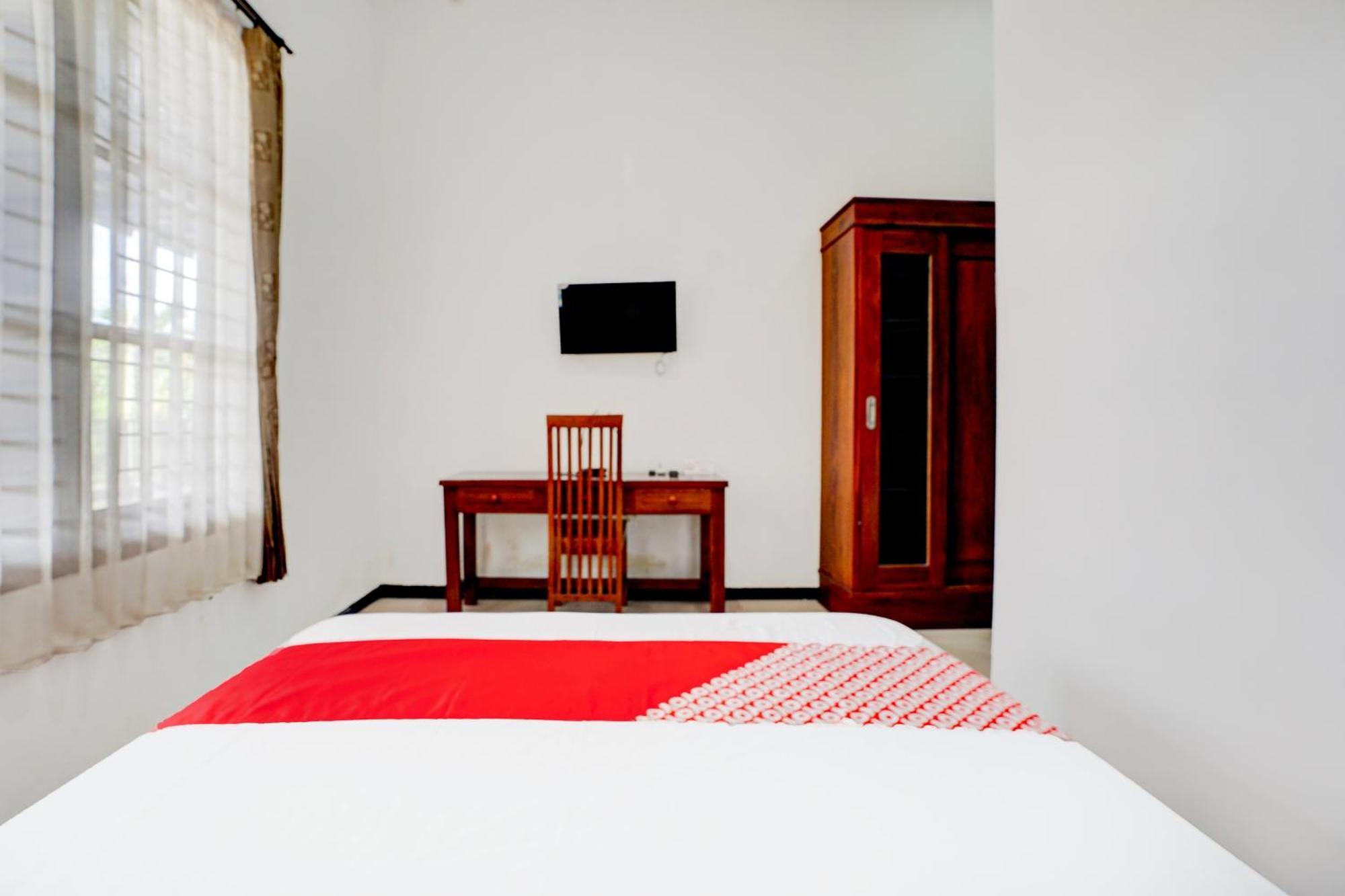 Oyo Life 93083 Nova Jaya 3 Homestay Syariah Lamongan Εξωτερικό φωτογραφία