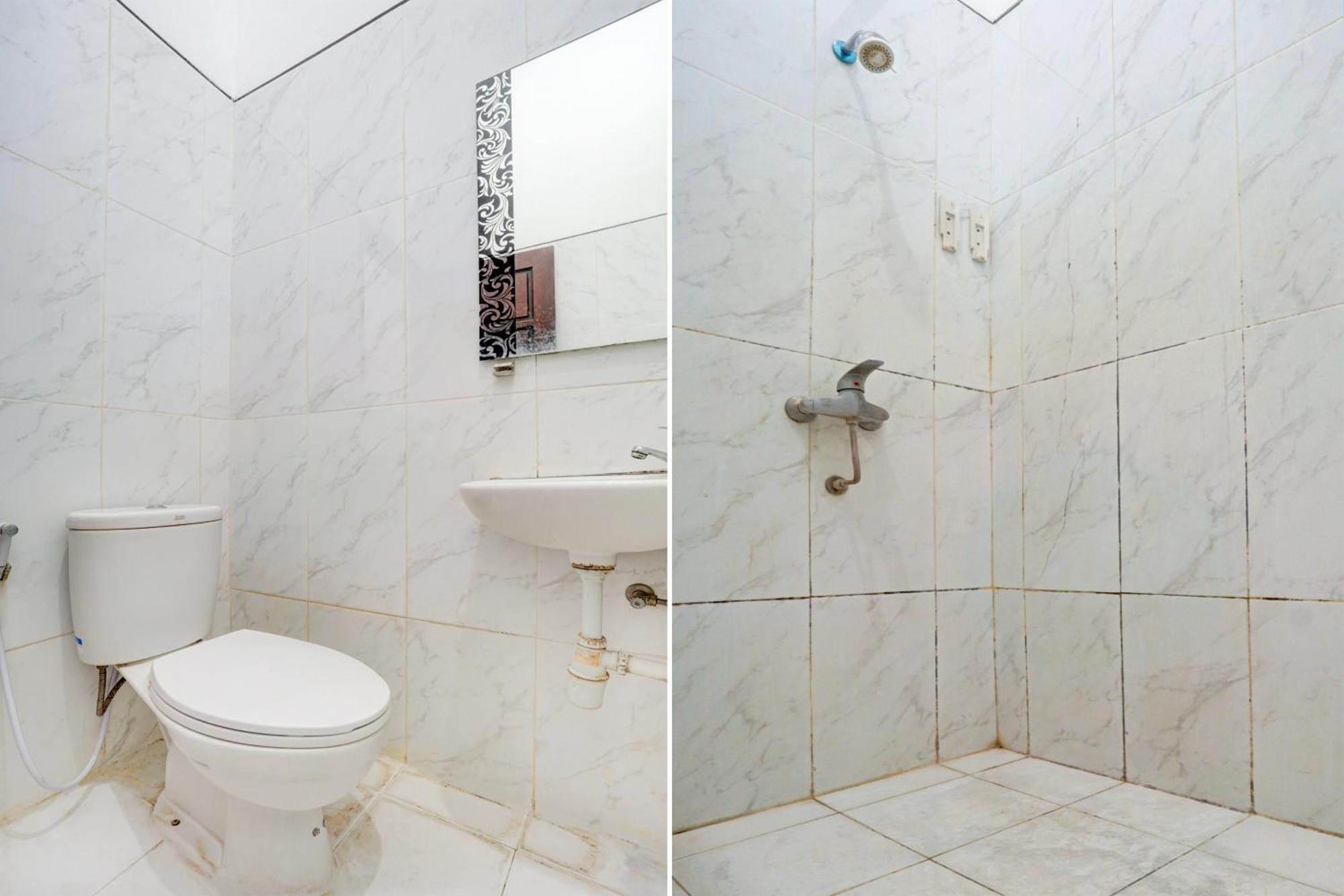 Oyo Life 93083 Nova Jaya 3 Homestay Syariah Lamongan Εξωτερικό φωτογραφία