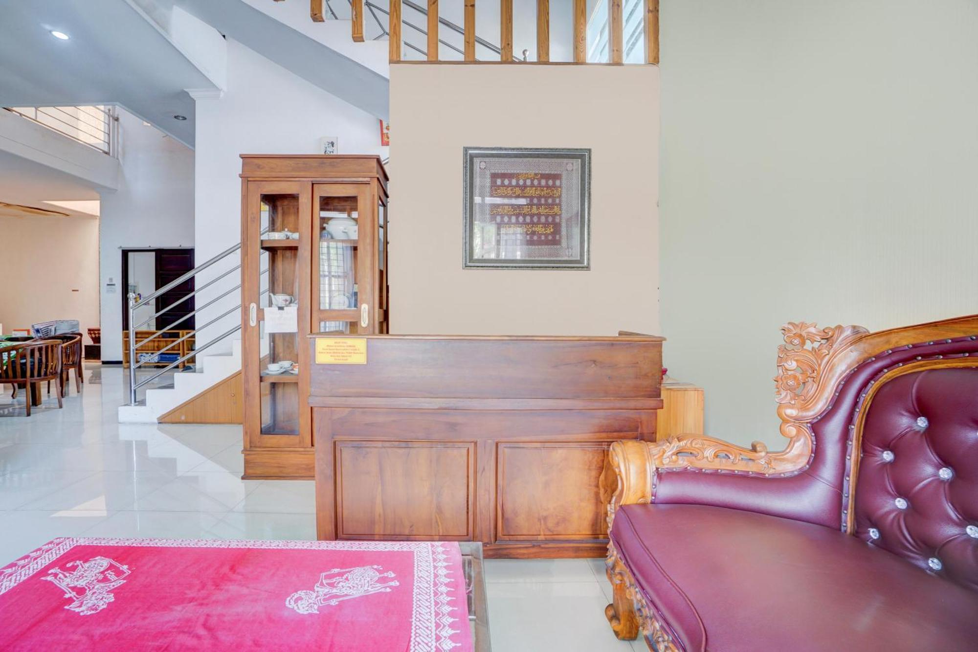 Oyo Life 93083 Nova Jaya 3 Homestay Syariah Lamongan Εξωτερικό φωτογραφία