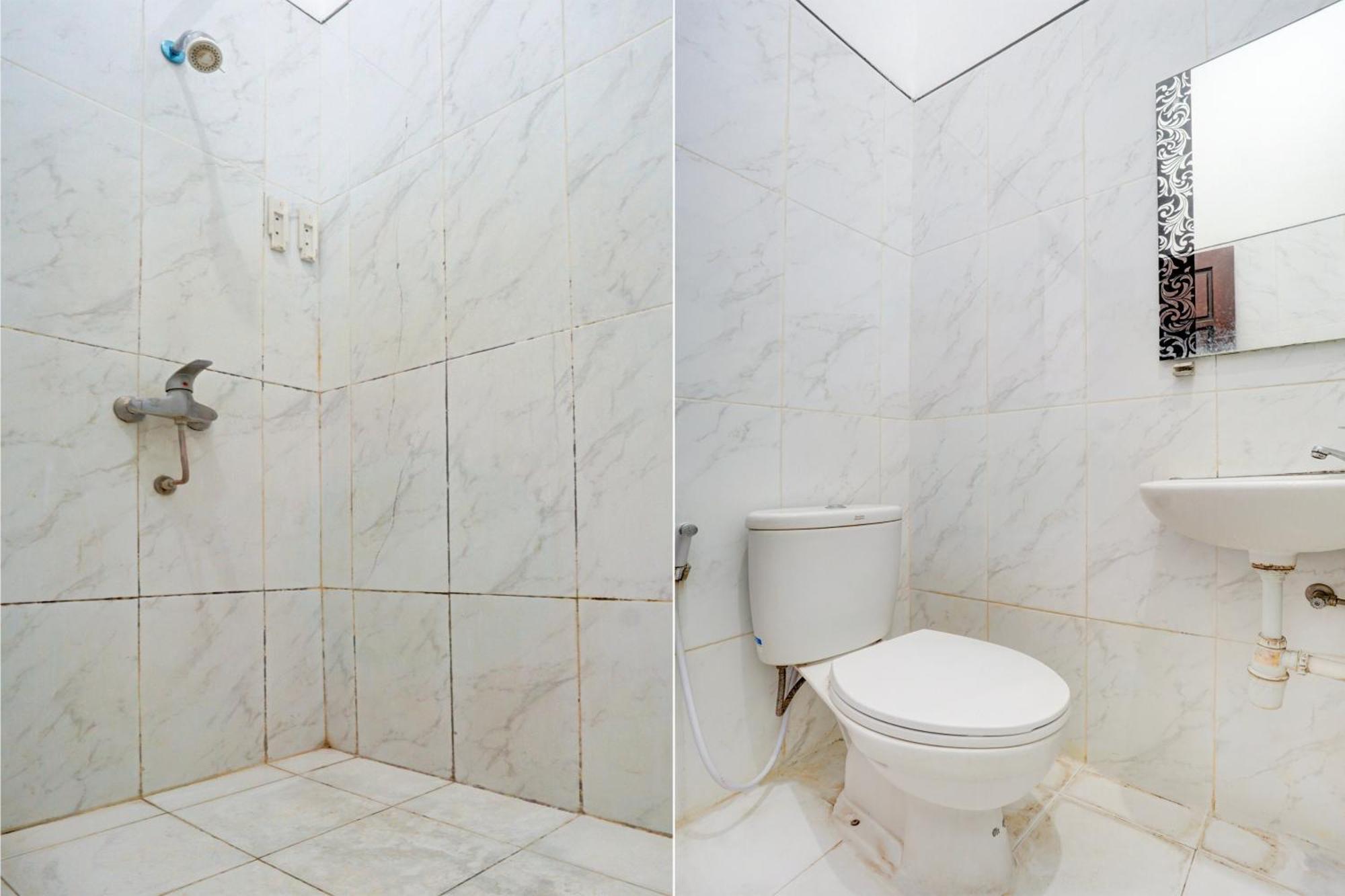 Oyo Life 93083 Nova Jaya 3 Homestay Syariah Lamongan Εξωτερικό φωτογραφία