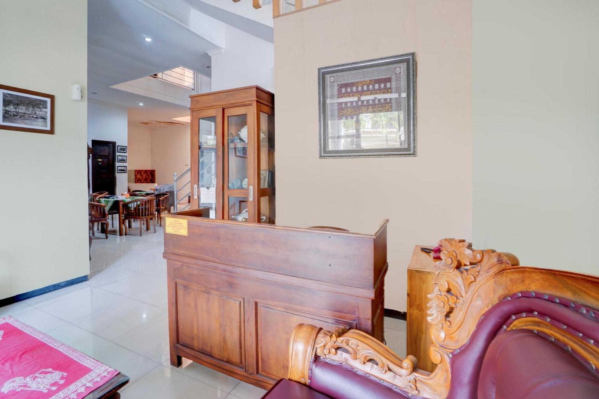 Oyo Life 93083 Nova Jaya 3 Homestay Syariah Lamongan Εξωτερικό φωτογραφία